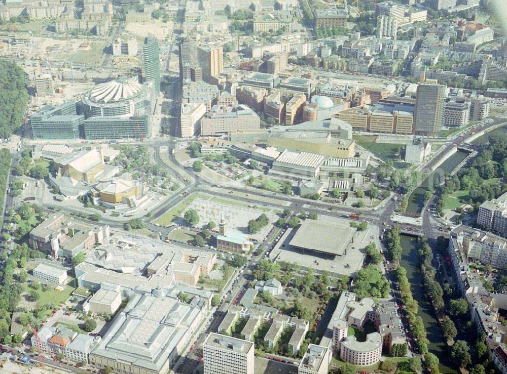 Aerial photograph Berlin - Tiergarten - Kulturforum mit dem Musikinstrumentenmuseum,Kunstgewerbemuseum, Philharmonie,Staaliche Museen, St. Matthias Kirche, Staatsbibliothek, Neue Nationalgalerie und dem Wissenschaftszentrum (v.l.n.r.) in Berlin - Tiergarten.