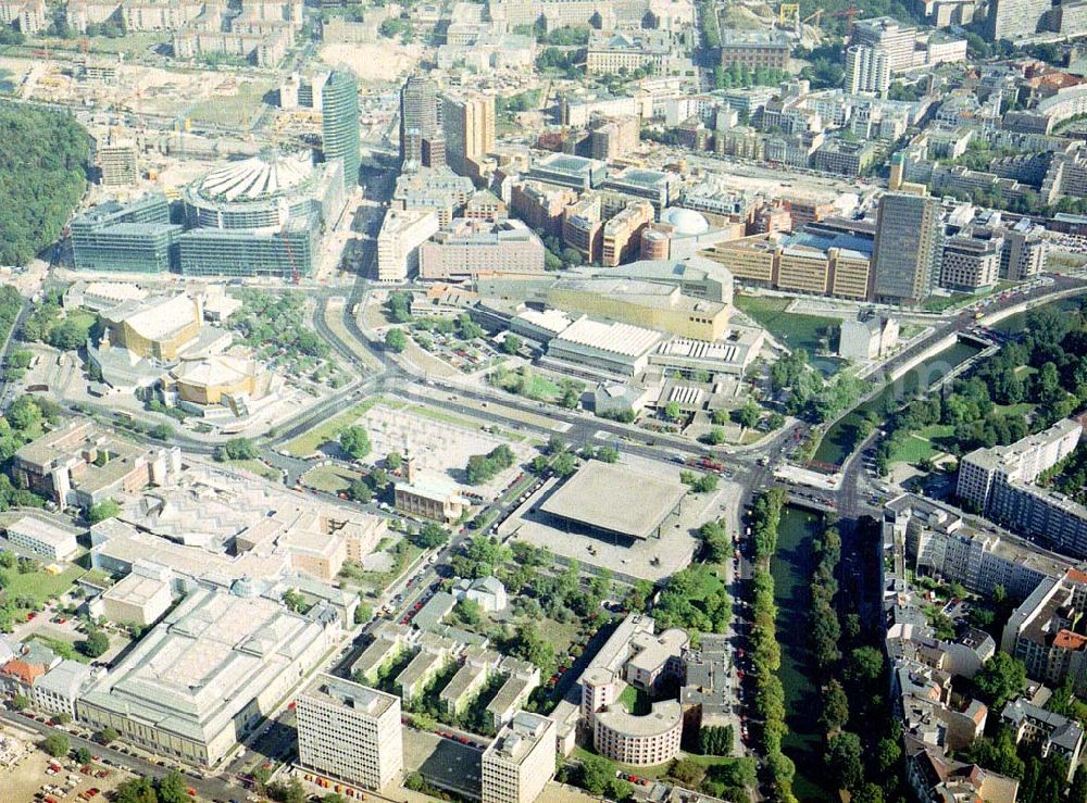 Berlin - Tiergarten from above - Kulturforum mit dem Musikinstrumentenmuseum,Kunstgewerbemuseum, Philharmonie,Staaliche Museen, St. Matthias Kirche, Staatsbibliothek, Neue Nationalgalerie und dem Wissenschaftszentrum (v.l.n.r.) in Berlin - Tiergarten.