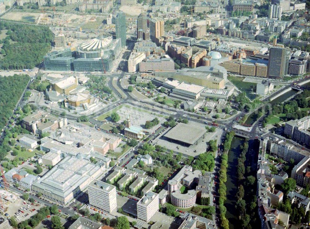 Berlin - Tiergarten from the bird's eye view: Kulturforum mit dem Musikinstrumentenmuseum,Kunstgewerbemuseum, Philharmonie,Staaliche Museen, St. Matthias Kirche, Staatsbibliothek, Neue Nationalgalerie und dem Wissenschaftszentrum (v.l.n.r.) in Berlin - Tiergarten.