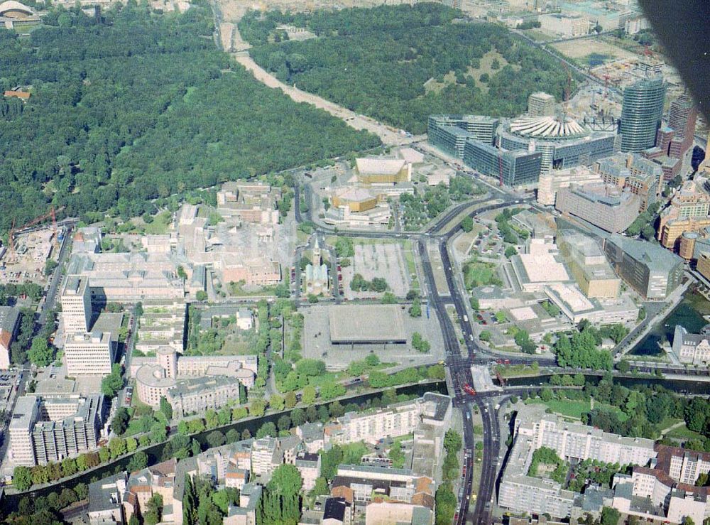 Aerial image Berlin - Tiergarten - Kulturforum mit dem Musikinstrumentenmuseum,Kunstgewerbemuseum, Philharmonie,Staaliche Museen, St. Matthias Kirche, Staatsbibliothek, Neue Nationalgalerie und dem Wissenschaftszentrum (v.l.n.r.) in Berlin - Tiergarten.