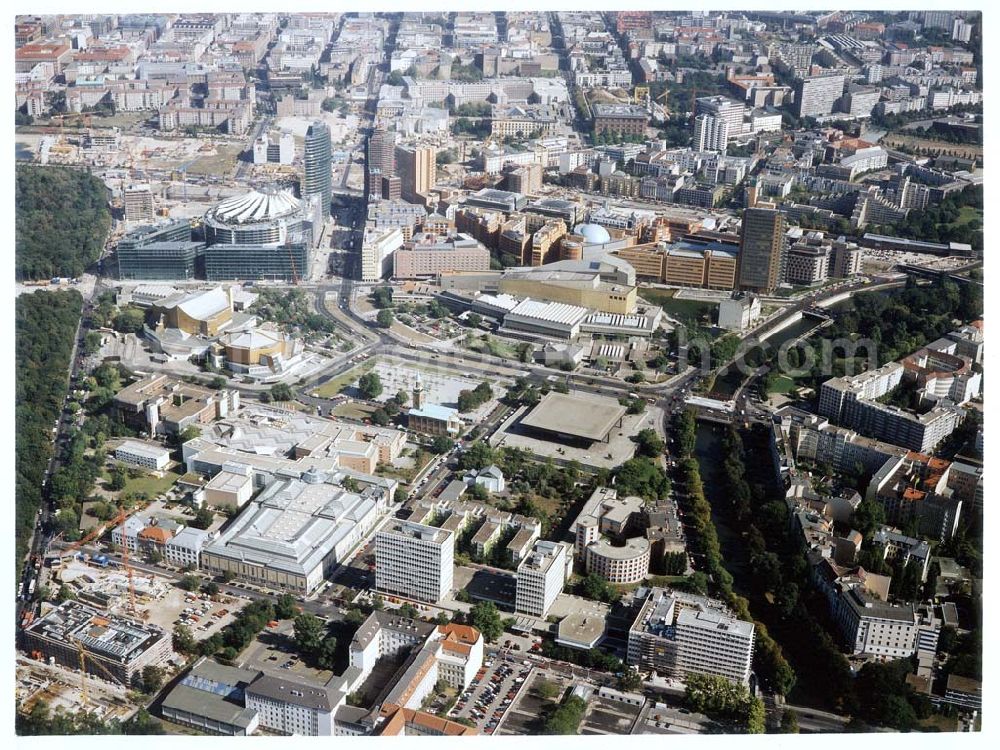 Aerial photograph Berlin - Tiergarten - Kulturforum mit dem Musikinstrumentenmuseum,Kunstgewerbemuseum, Philharmonie,Staaliche Museen, St. Matthias Kirche, Staatsbibliothek, Neue Nationalgalerie und dem Wissenschaftszentrum (v.l.n.r.) in Berlin - Tiergarten.