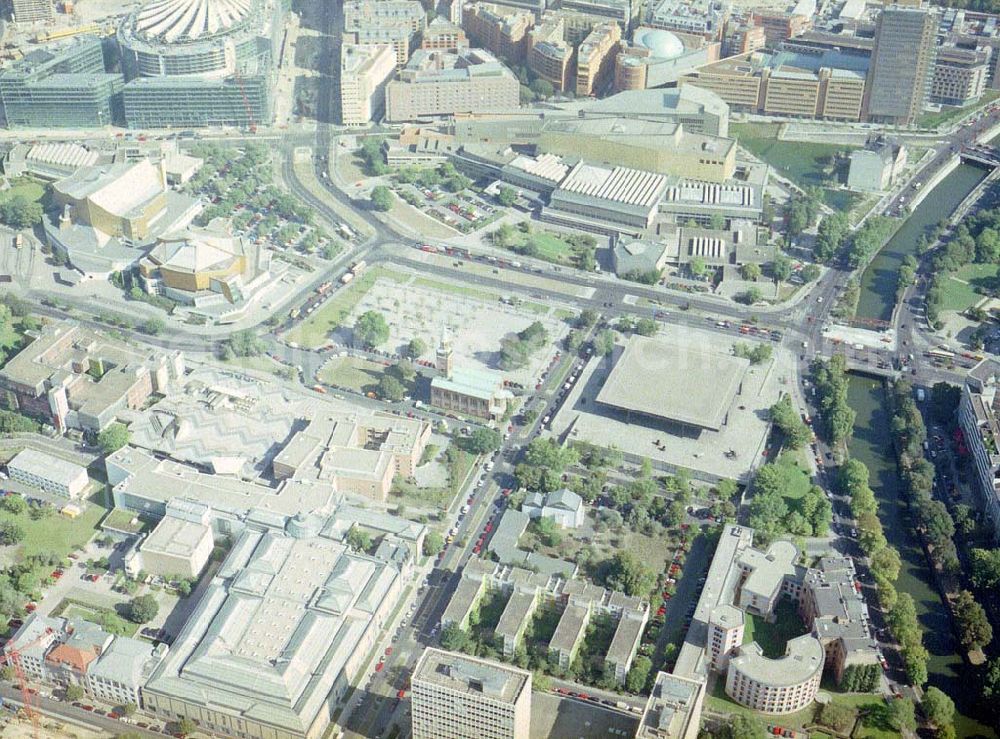 Aerial photograph Berlin - Tiergarten - Kulturforum mit dem Musikinstrumentenmuseum,Kunstgewerbemuseum, Philharmonie,Staaliche Museen, St. Matthias Kirche, Staatsbibliothek, Neue Nationalgalerie und dem Wissenschaftszentrum (v.l.n.r.) in Berlin - Tiergarten.