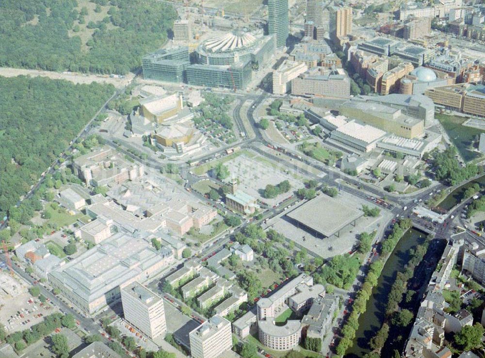 Aerial image Berlin - Tiergarten - Kulturforum mit dem Musikinstrumentenmuseum,Kunstgewerbemuseum, Philharmonie,Staaliche Museen, St. Matthias Kirche, Staatsbibliothek, Neue Nationalgalerie und dem Wissenschaftszentrum (v.l.n.r.) in Berlin - Tiergarten.