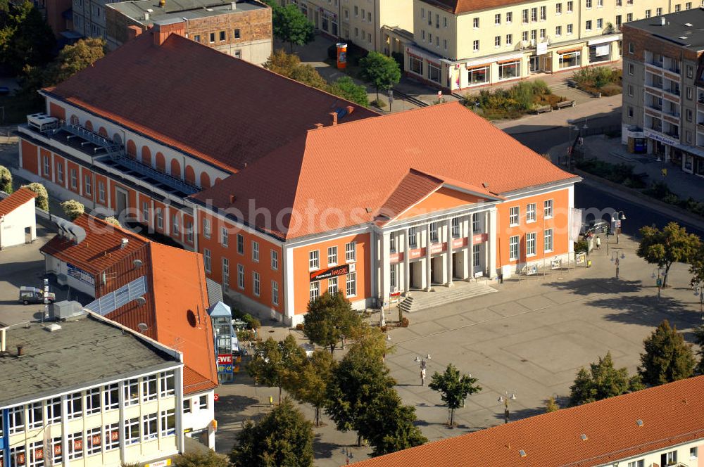 Rathenow from the bird's eye view: Blick auf das Kulturzentrum am Märkischem Platz. 1958 wurde das Gebäude als Kreiskulturhaus eröffnet. Nach der Wende wurde das Gebäude bis 1998 hauptsächlich als Theater genutzt. Durch die Landesentwicklungsgesellschaft / LEG Brandenburg wurde Haus bis 2004 saniert und als Kulturzentrum wieder eröffnet. Neben dem Theater gibt es noch an dere Veranstltungsräume, ein Restaurant und das Optikindustriemuseum. Kontakt: Kulturzentrum Rathenow gGmbH, Märkischer Platz 3, 14712 Rathenow, Tel. +49(0)3385 5190-42, Fax -31, info@kulturzentrum-rathenow.de