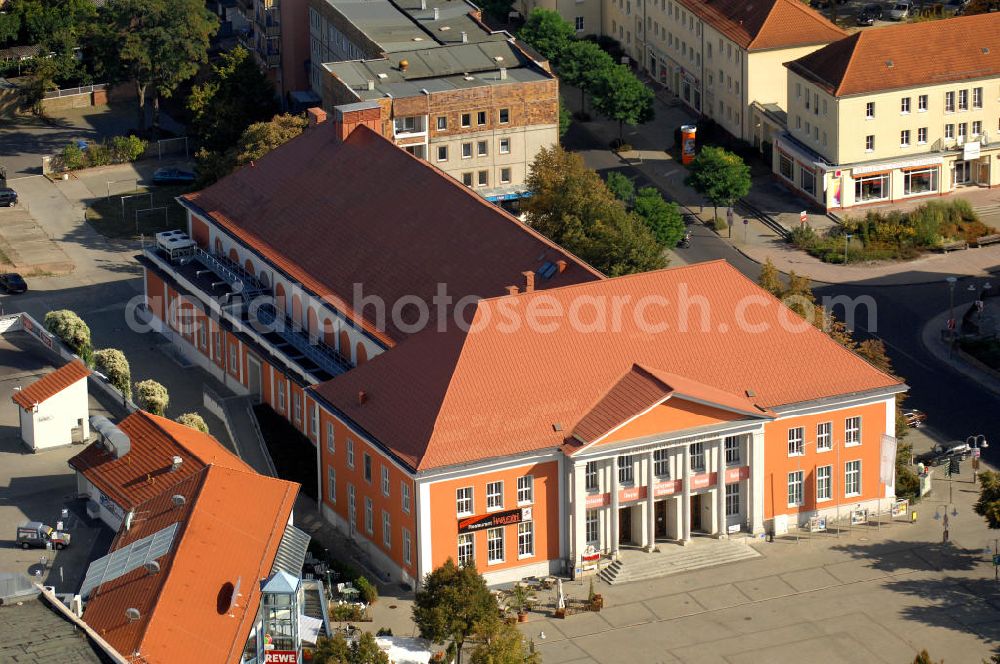 Aerial image Rathenow - Blick auf das Kulturzentrum am Märkischem Platz. 1958 wurde das Gebäude als Kreiskulturhaus eröffnet. Nach der Wende wurde das Gebäude bis 1998 hauptsächlich als Theater genutzt. Durch die Landesentwicklungsgesellschaft / LEG Brandenburg wurde Haus bis 2004 saniert und als Kulturzentrum wieder eröffnet. Neben dem Theater gibt es noch an dere Veranstltungsräume, ein Restaurant und das Optikindustriemuseum. Kontakt: Kulturzentrum Rathenow gGmbH, Märkischer Platz 3, 14712 Rathenow, Tel. +49(0)3385 5190-42, Fax -31, info@kulturzentrum-rathenow.de