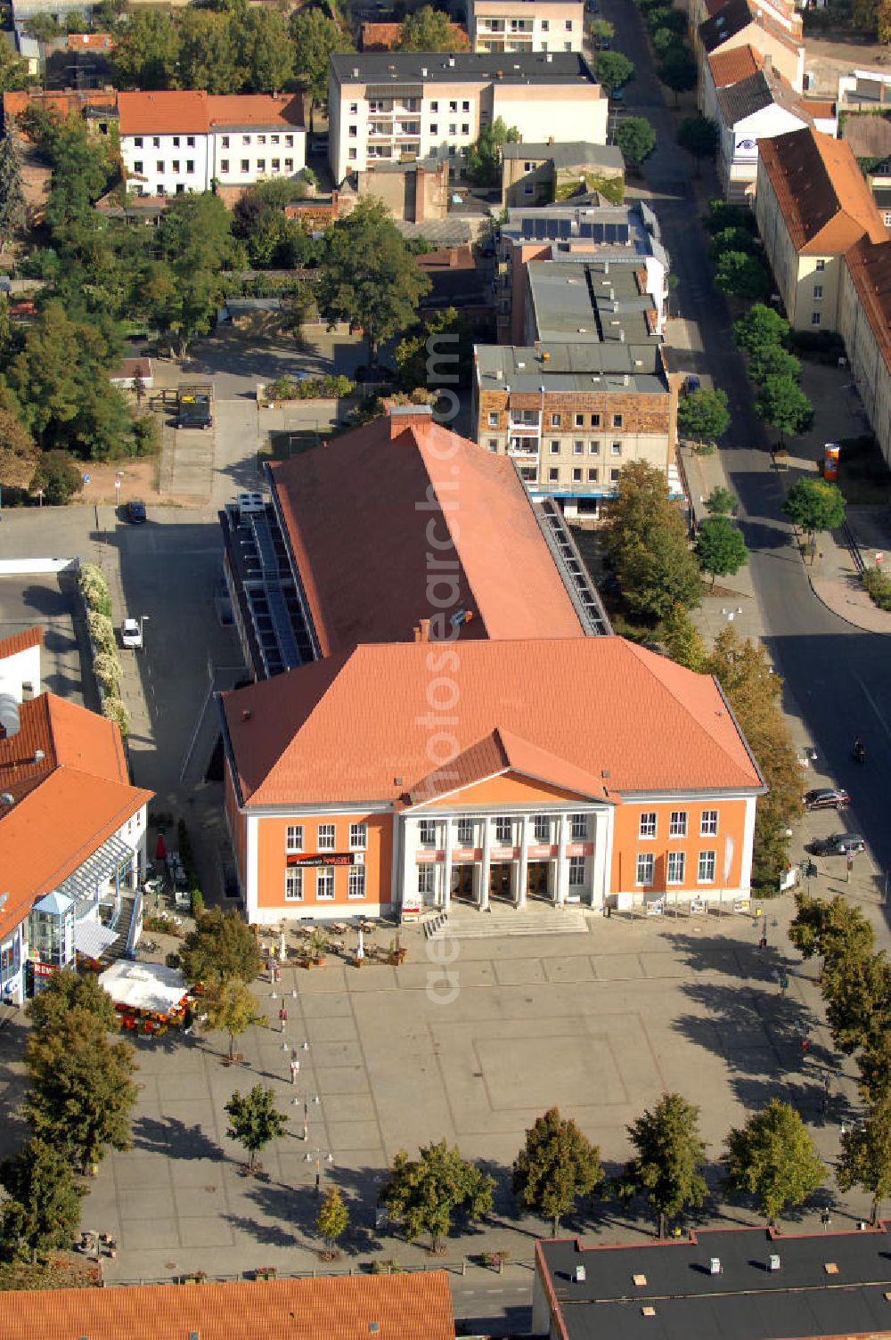 Aerial photograph Rathenow - Blick auf das Kulturzentrum am Märkischem Platz. 1958 wurde das Gebäude als Kreiskulturhaus eröffnet. Nach der Wende wurde das Gebäude bis 1998 hauptsächlich als Theater genutzt. Durch die Landesentwicklungsgesellschaft / LEG Brandenburg wurde Haus bis 2004 saniert und als Kulturzentrum wieder eröffnet. Neben dem Theater gibt es noch an dere Veranstltungsräume, ein Restaurant und das Optikindustriemuseum. Kontakt: Kulturzentrum Rathenow gGmbH, Märkischer Platz 3, 14712 Rathenow, Tel. +49(0)3385 5190-42, Fax -31, info@kulturzentrum-rathenow.de