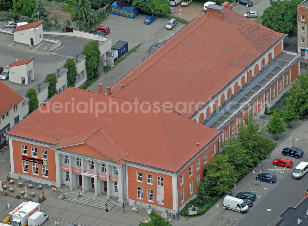 Rathenow from above - Blick auf das Kulturzentrum von Rathenow. Aus dem ehemaligen Kreiskulturhaus , das am 7. Oktober 1958 eröffnete, wurde in fünfjähriger Umbauzeit in ein modernes Kulturzentrum mit Theatersaal, Veranstaltungsräumen und einem Optikindustriemuseum.