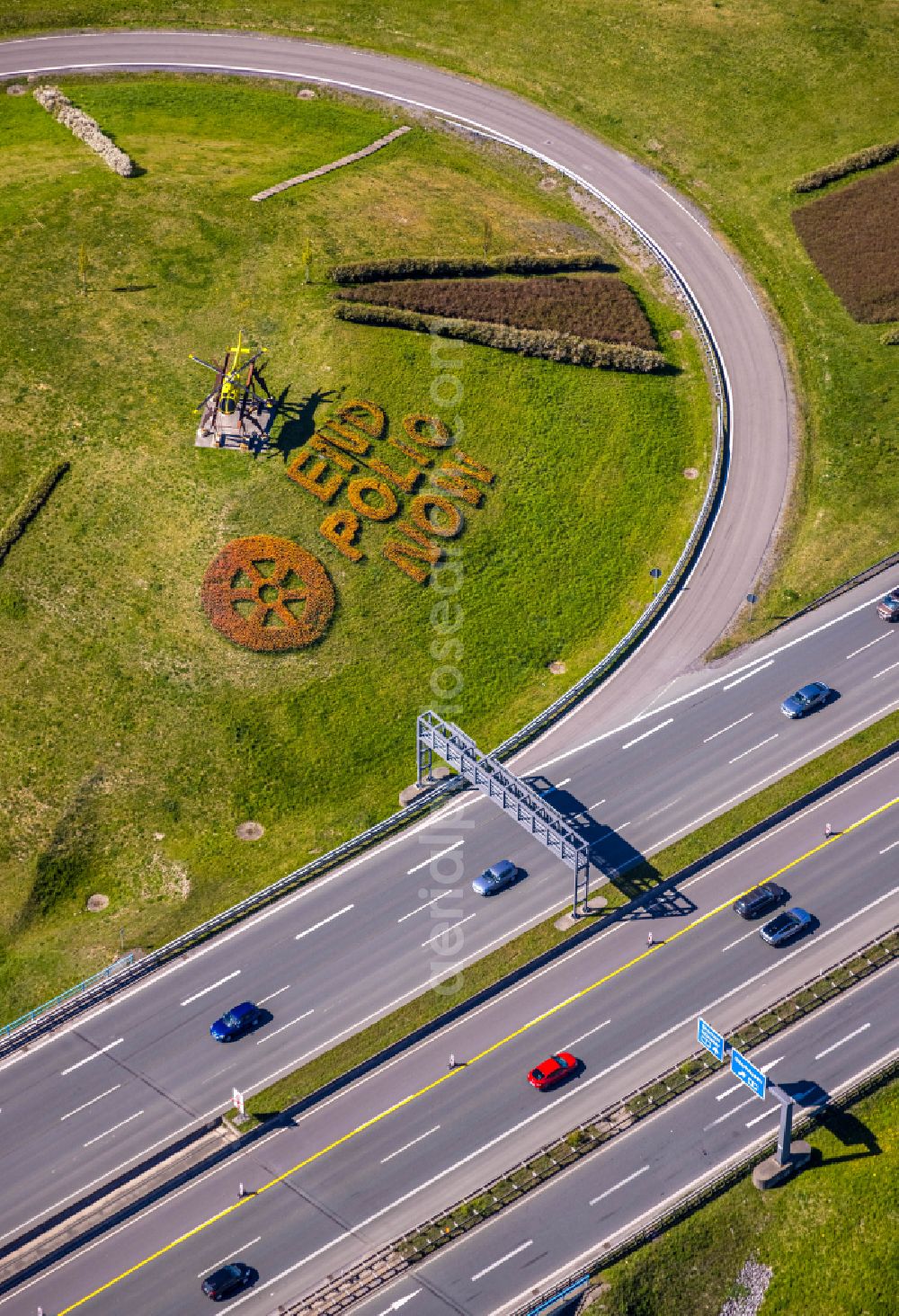 Aerial image Kamen - Outdoor art- installation with flowers - tulips END POLIO NOW on Kamener Kreuz in Kamen at Ruhrgebiet in the state North Rhine-Westphalia, Germany