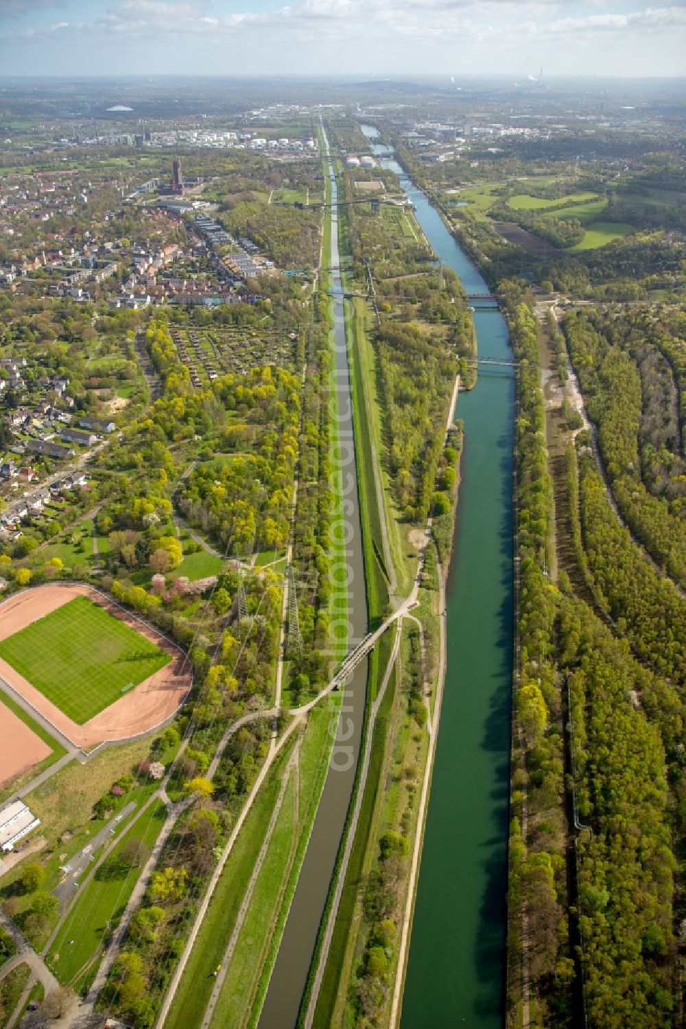 Aerial photograph Essen - Outdoor art- installation Carbon Obelisk on Emscherinsel in Essen in the state North Rhine-Westphalia