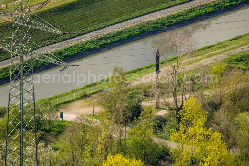 Aerial photograph Essen - Outdoor art- installation Carbon Obelisk on Emscherinsel in Essen in the state North Rhine-Westphalia