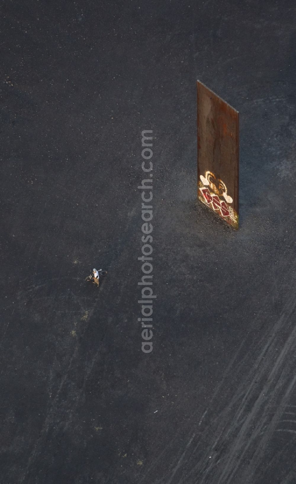 Aerial photograph Essen - Art installation on the Schurenbachhalde / Serra-heap by the artist Richard Serra in Essen in North Rhine-Westphalia