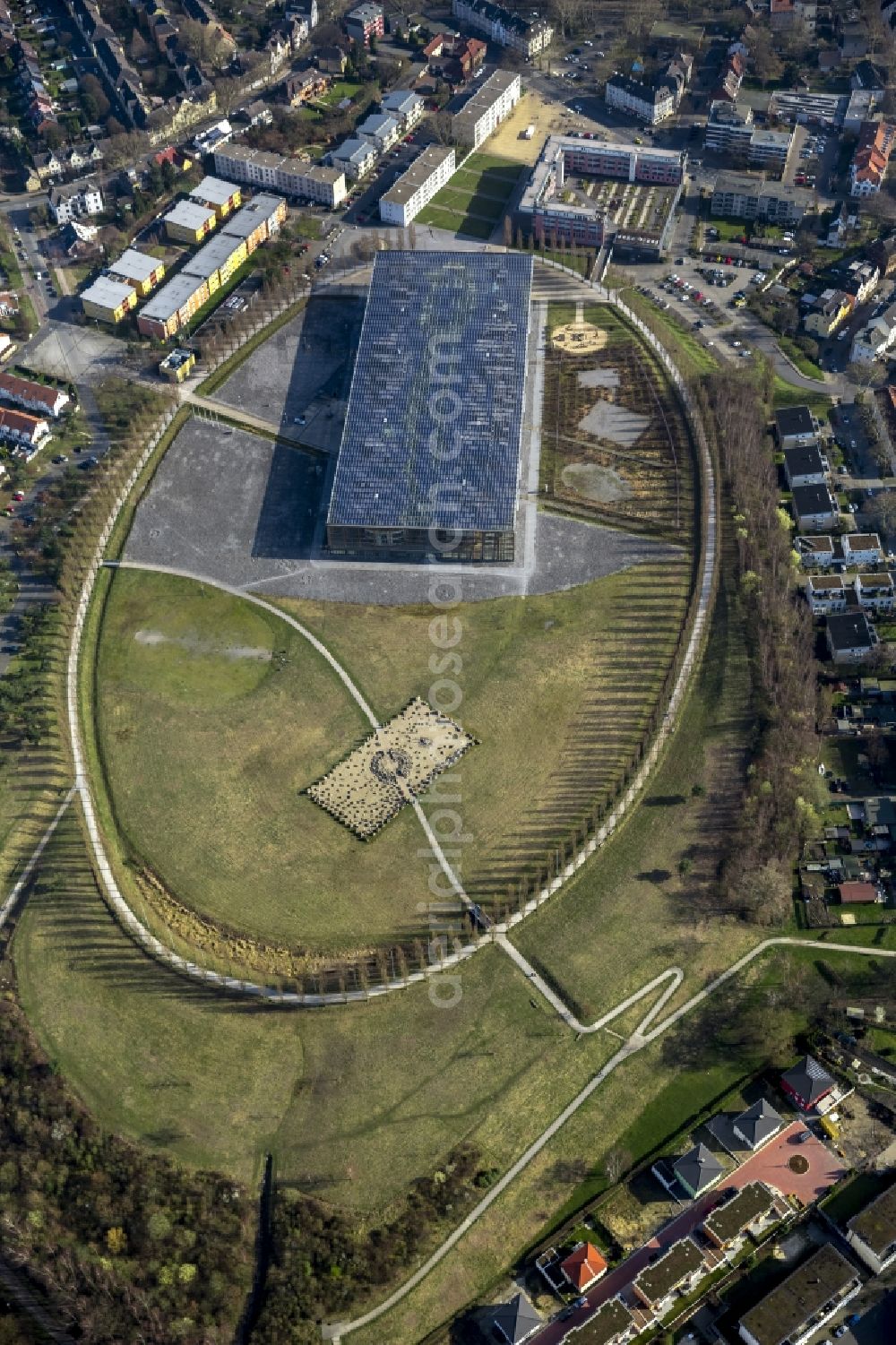 Herne from the bird's eye view: Art and landscape installation debris field of Hermann Prigann north of Mont-Cenis Academy in Herne in the state of North Rhine-Westphalia