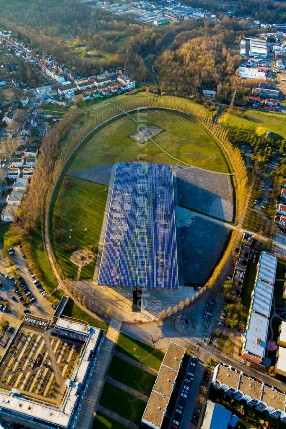 Herne from the bird's eye view: Art and landscape installation debris field of Hermann Prigann north of Mont-Cenis Academy in Herne in the state of North Rhine-Westphalia