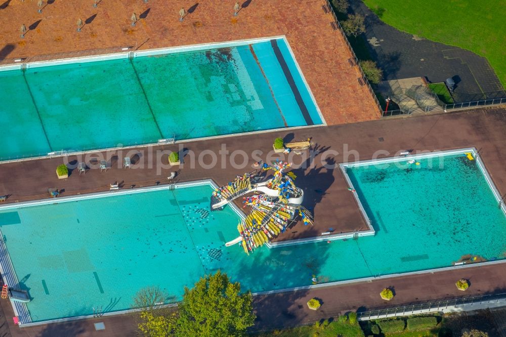 Aerial image Essen - Swimming pool of the Grugabad in Essen in the state North Rhine-Westphalia