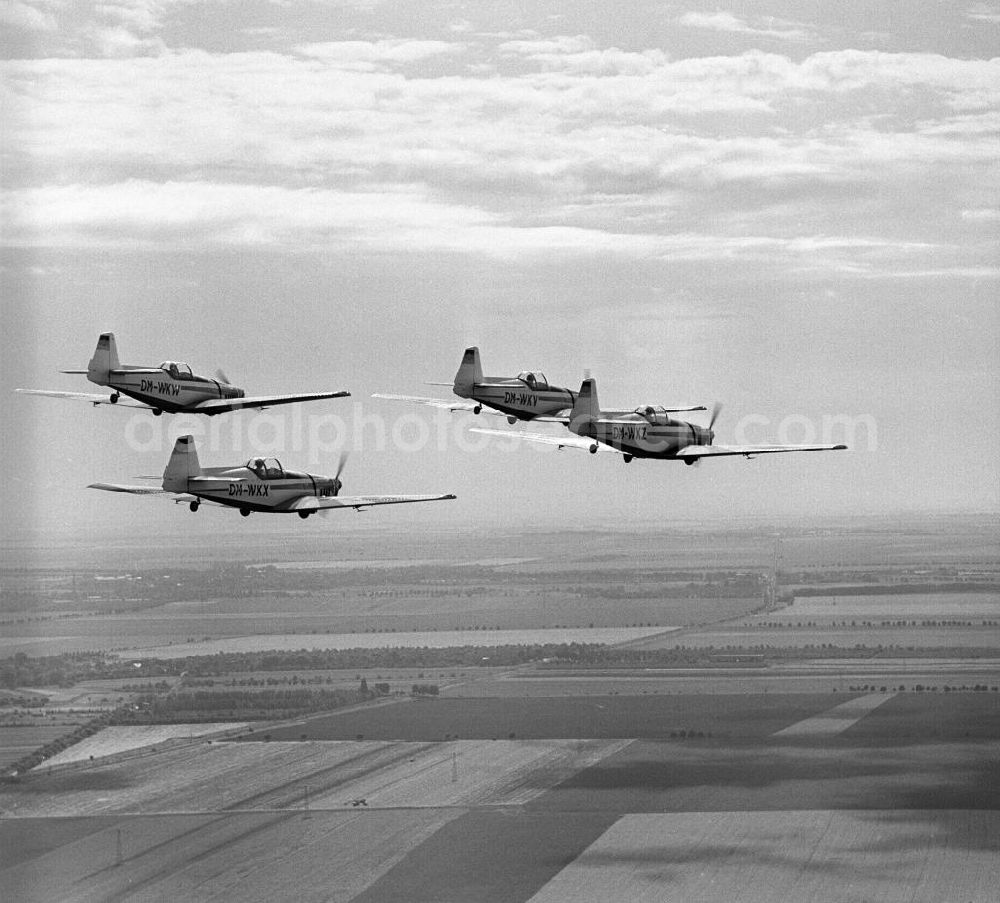 Cochstedt from the bird's eye view: Die Kunstflug Weltmeisterschaftsstaffel der DDR von Zlin Z-526 A Akrobat, ein tschechoslowakisches Sport- und Kunstflugzeug der Trener Reihe, bei der 5. Weltmeisterschaft im Motorkunstflug vom 18. - 31.08.1968 auf dem Flugplatz Magdeburg / Cochstedt.