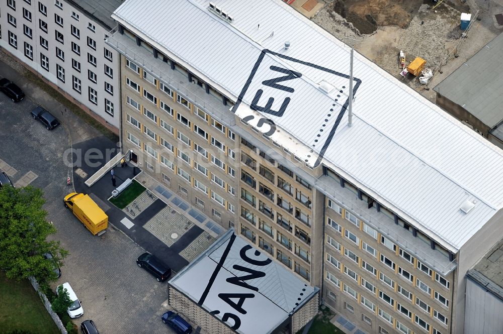 Aerial image Berlin - Top view of an art project on the roof and the forecourt of the Stasi Museum on Rusch St. between Normannen St. and Frankfurter Allee