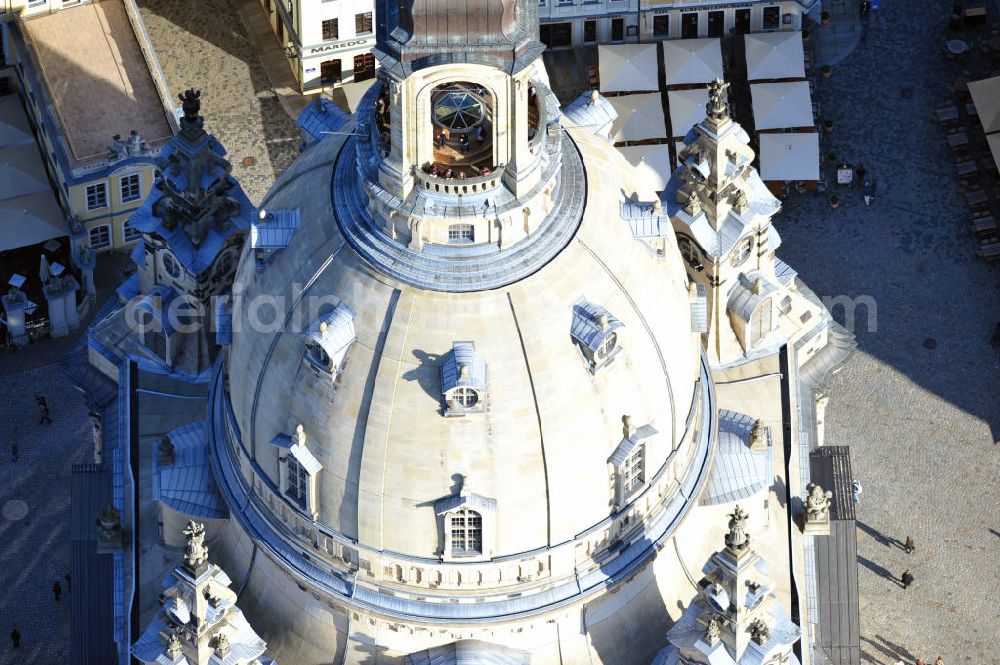 Dresden from above - Blick auf die Kuppel der wiederhergestellte Dresdner Frauenkirche, der evangelisch-lutherische Kirche des Barocks und der prägende Monumentalbau des Dresdner Neumarkt. View of the restored Frauenkirche in Dresden, the Evangelical-Lutheran Church of the Baroque and monumental building on the Neumarkt.