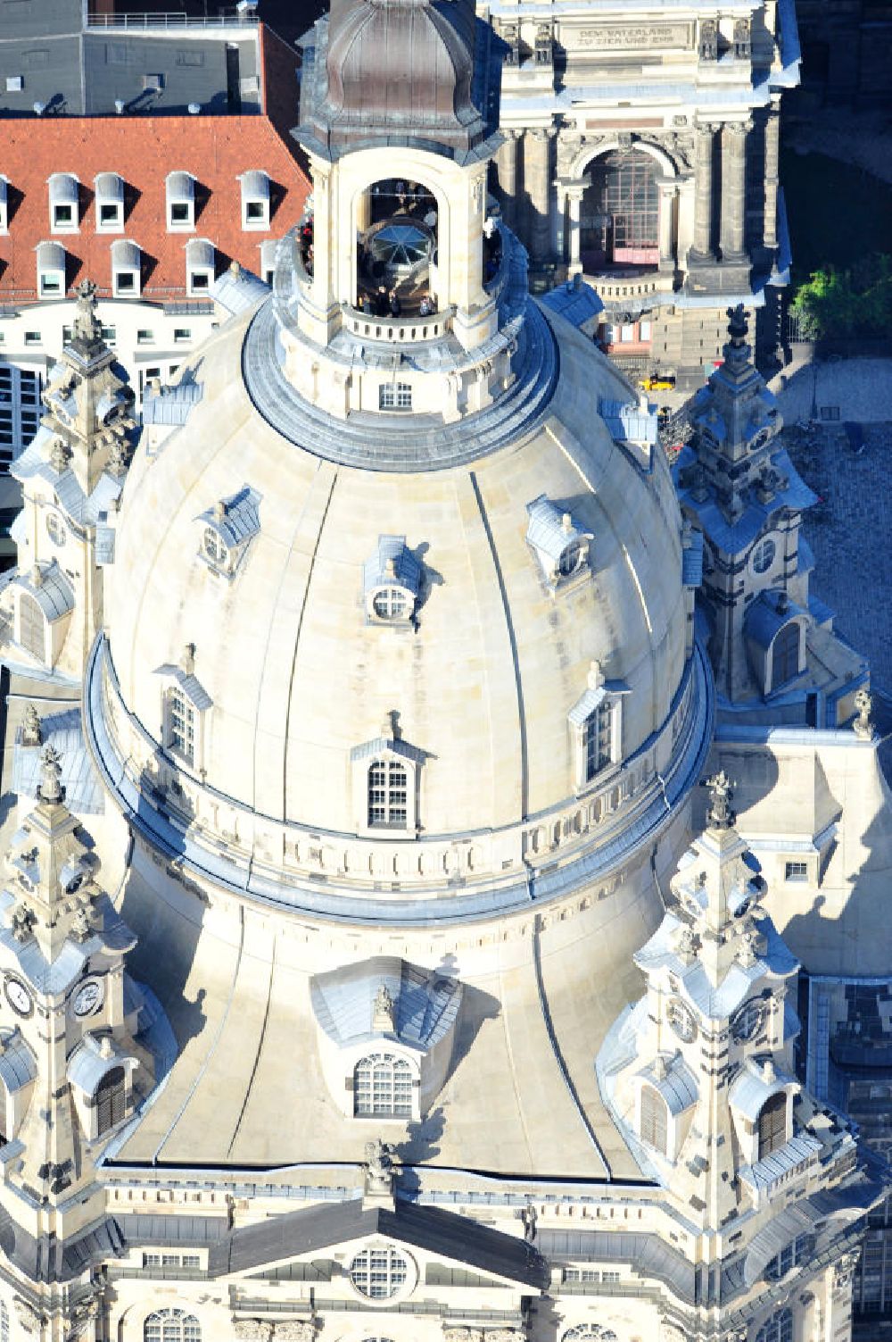 Aerial photograph Dresden - Blick auf die Kuppel der wiederhergestellte Dresdner Frauenkirche, der evangelisch-lutherische Kirche des Barocks und der prägende Monumentalbau des Dresdner Neumarkt. View of the restored Frauenkirche in Dresden, the Evangelical-Lutheran Church of the Baroque and monumental building on the Neumarkt.