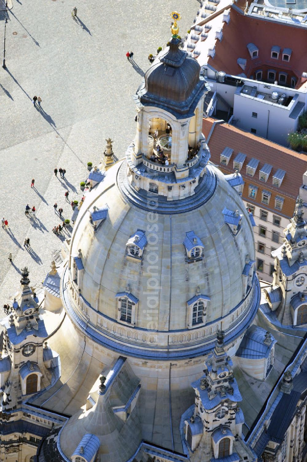 Aerial image Dresden - Blick auf die Kuppel der wiederhergestellte Dresdner Frauenkirche, der evangelisch-lutherische Kirche des Barocks und der prägende Monumentalbau des Dresdner Neumarkt. View of the restored Frauenkirche in Dresden, the Evangelical-Lutheran Church of the Baroque and monumental building on the Neumarkt.