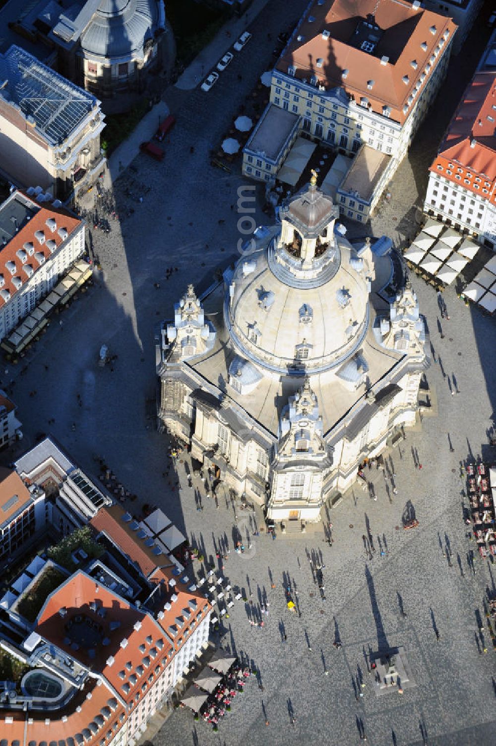 Aerial image Dresden - Blick auf die Kuppel der wiederhergestellte Dresdner Frauenkirche, der evangelisch-lutherische Kirche des Barocks und der prägende Monumentalbau des Dresdner Neumarkt. View of the restored Frauenkirche in Dresden, the Evangelical-Lutheran Church of the Baroque and monumental building on the Neumarkt.