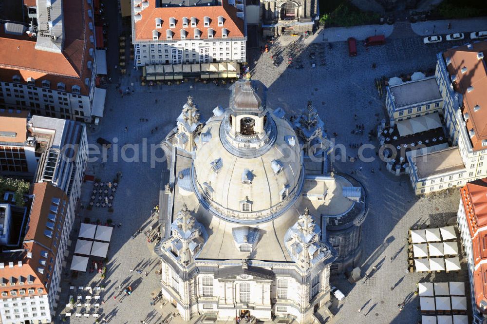 Dresden from the bird's eye view: Blick auf die Kuppel der wiederhergestellte Dresdner Frauenkirche, der evangelisch-lutherische Kirche des Barocks und der prägende Monumentalbau des Dresdner Neumarkt. View of the restored Frauenkirche in Dresden, the Evangelical-Lutheran Church of the Baroque and monumental building on the Neumarkt.