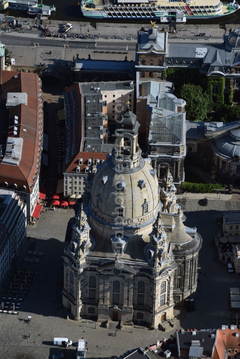 Aerial photograph Dresden - View of the restored Frauenkirche in Dresden, the Evangelical-Lutheran Church of the Baroque and monumental building on the Neumarkt