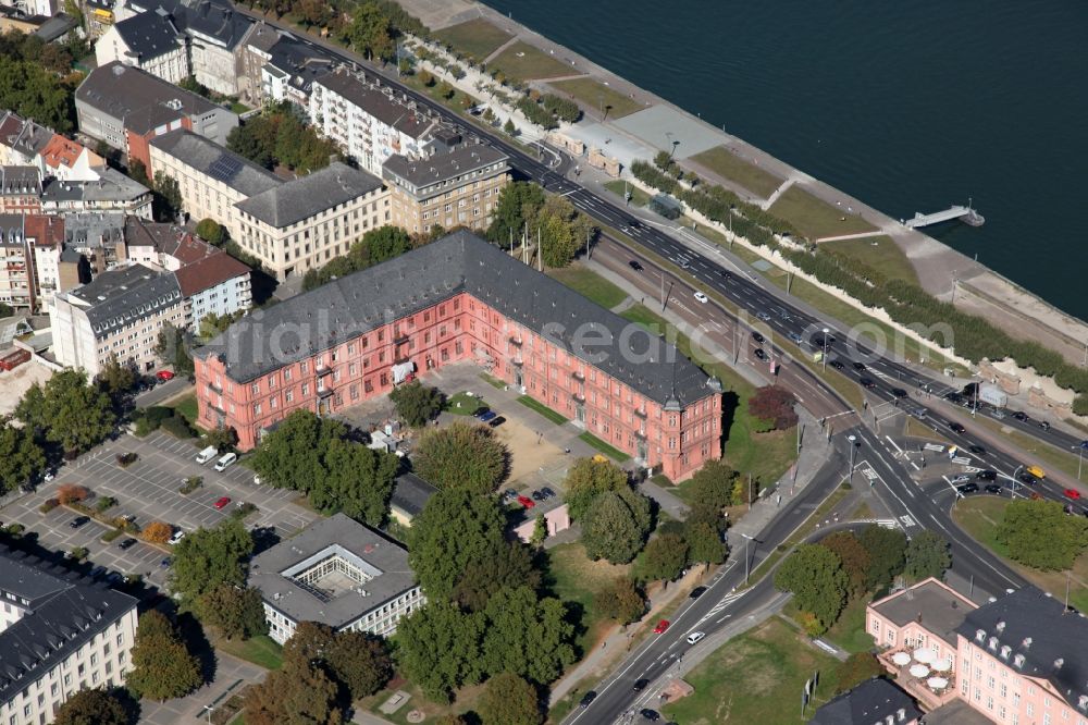 Aerial image Mainz - Red L-shaped Kurfuerstliches Schloss Mainz. The castle was built in the 17th century is one of the most beautiful Renaissance buildings in Europe. The building is located directly on the Rhine and on the federal road B40 40 in the state of Rhineland-Palatinate