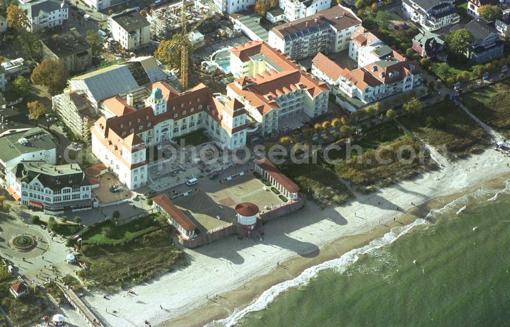 Aerial photograph Binz auf Rügen / MV - Kurhaus Binz - Hotel der TRAVEL-CHARME Berlin an der Strandpromenade von Binz auf Rügen.