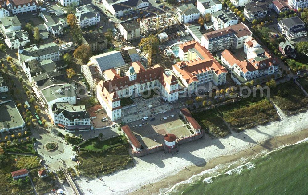 Binz auf Rügen / MV from above - Kurhaus Binz - Hotel der TRAVEL-CHARME Berlin an der Strandpromenade von Binz auf Rügen.