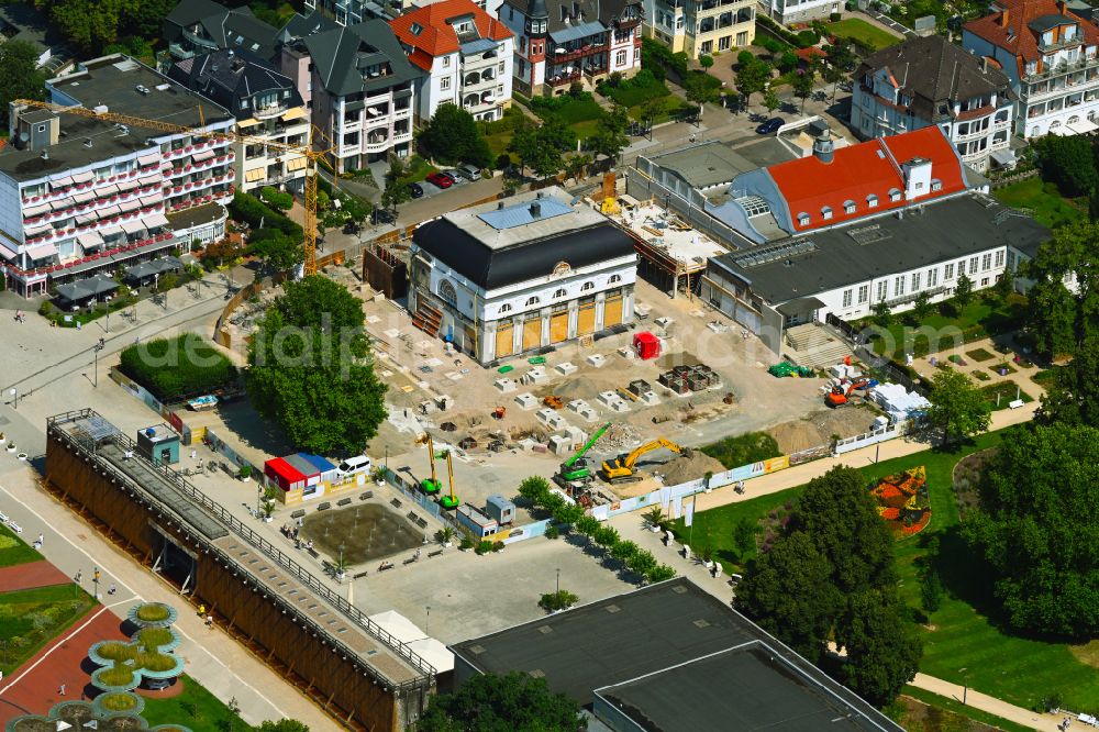 Bad Salzuflen from the bird's eye view: Festbau and Kurhaus building - conversion and revitalization construction site with the gutted gala hall on Parkstrasse in Bad Salzuflen in the state of North Rhine-Westphalia, Germany