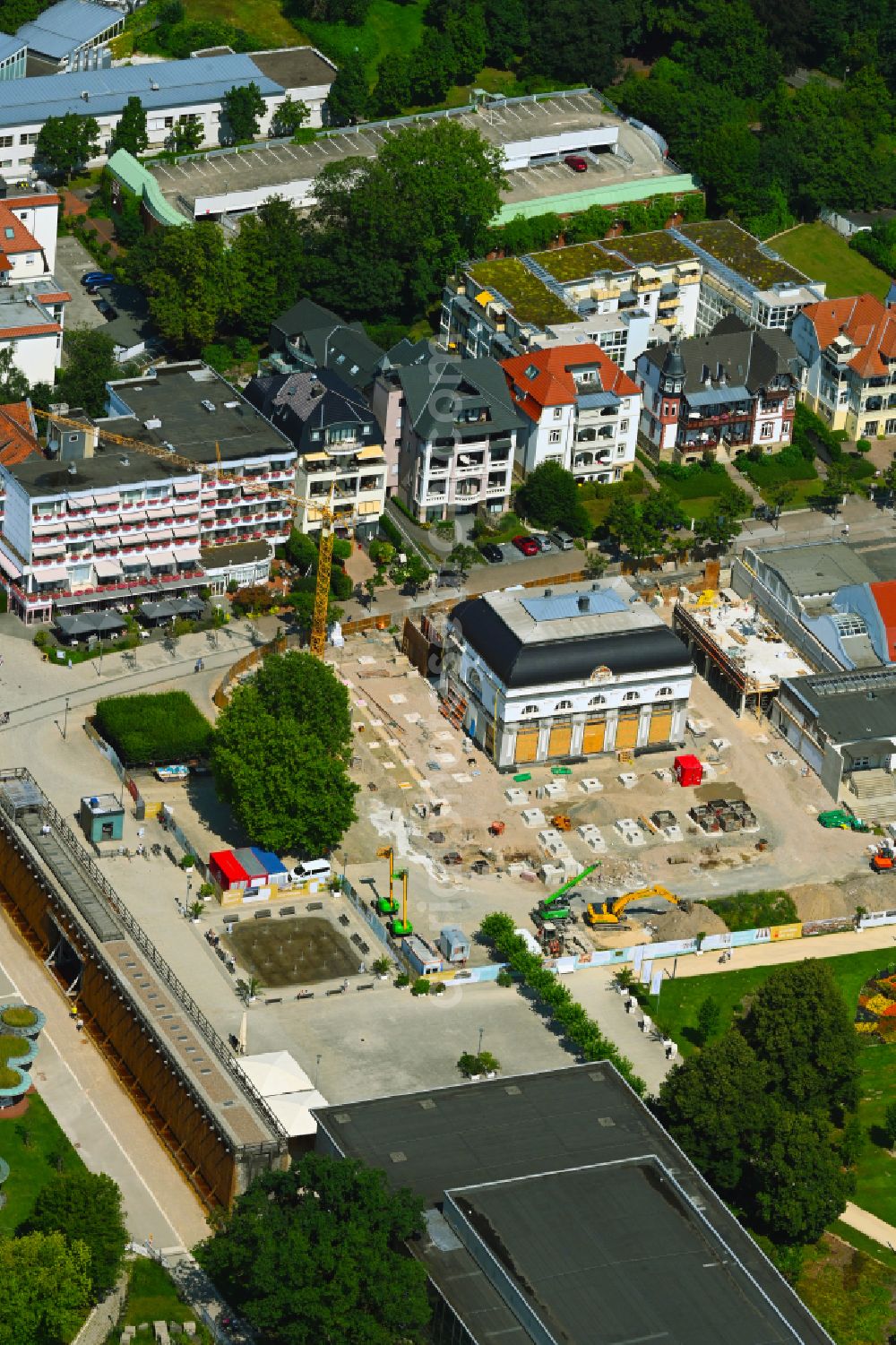 Aerial photograph Bad Salzuflen - Festbau and Kurhaus building - conversion and revitalization construction site with the gutted gala hall on Parkstrasse in Bad Salzuflen in the state of North Rhine-Westphalia, Germany