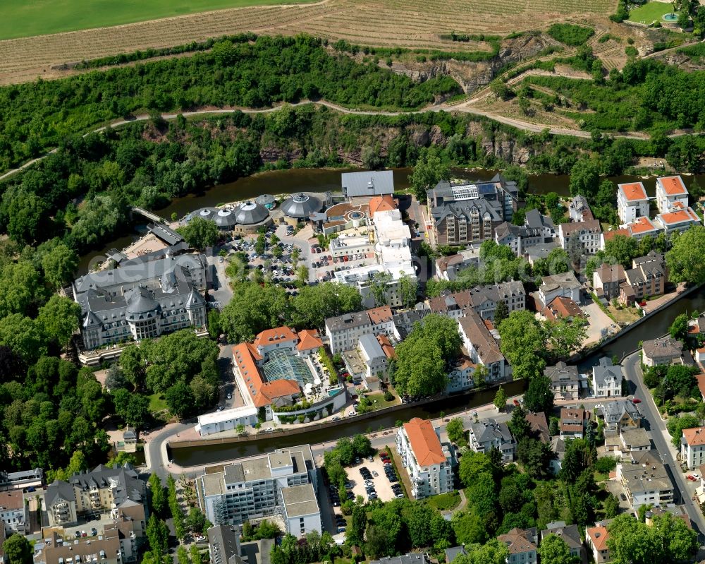 Aerial image Bad Kreuznach - Spa and spa gardens of Bad Kreuznach in the state of Rhineland-Palatinate. Bad Kreuznach is a spa town and county capital and is located on the rivers Nahe and Ellerbach. Apart from historic buildings and parts of the town, there are also several residential areas with multi-family homes and estates. The facilities of the spa and resorts such as the Crucenia spa and Baths are located on the right riverbank of the Nahe, in the West of the town centre