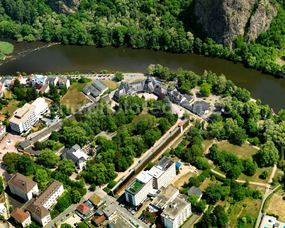 Bad Münster am Stein-Ebernburg from the bird's eye view: Spa gardens of the Bad Muenster am Stein-Ebernburg part of Bad Kreuznach in the state of Rhineland-Palatinate. Bad Muenster is a spa resort and has been made a district of Bad Kreuznach in 2014. It is located in the valley of the river Nahe, surrounded by forest which are landmarks and important tourist sites, forest and vineyards. The spa gardens with its park and historic buildings are located on the riverbank of the Nahe