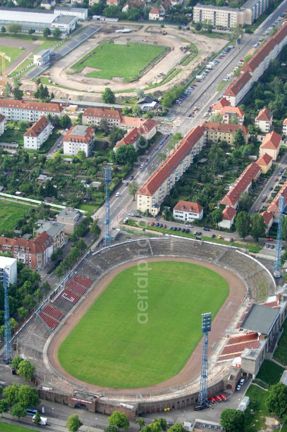 Aerial photograph Halle an der Saale - Das Kurt-Wabbel-Stadion kurz vor seinem Abriß, für das neue Fußballstadion Erdgas Sportpark, in Halle / Sachsen-Anhalt. Das Stadion ist Heimspielstätte des Halleschen FC. The Kurt-Wabbel-Stadium just before the demolition for the new soccer stadium in Halle / Saxony-Anhalt. The stadium is home ground of the football club Hallesche FC HFC.