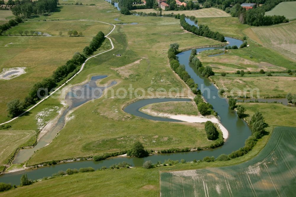 Hamm from the bird's eye view: Curves in the course of the river the lip on the lip Meadows near Hamm in North Rhine-Westphalia