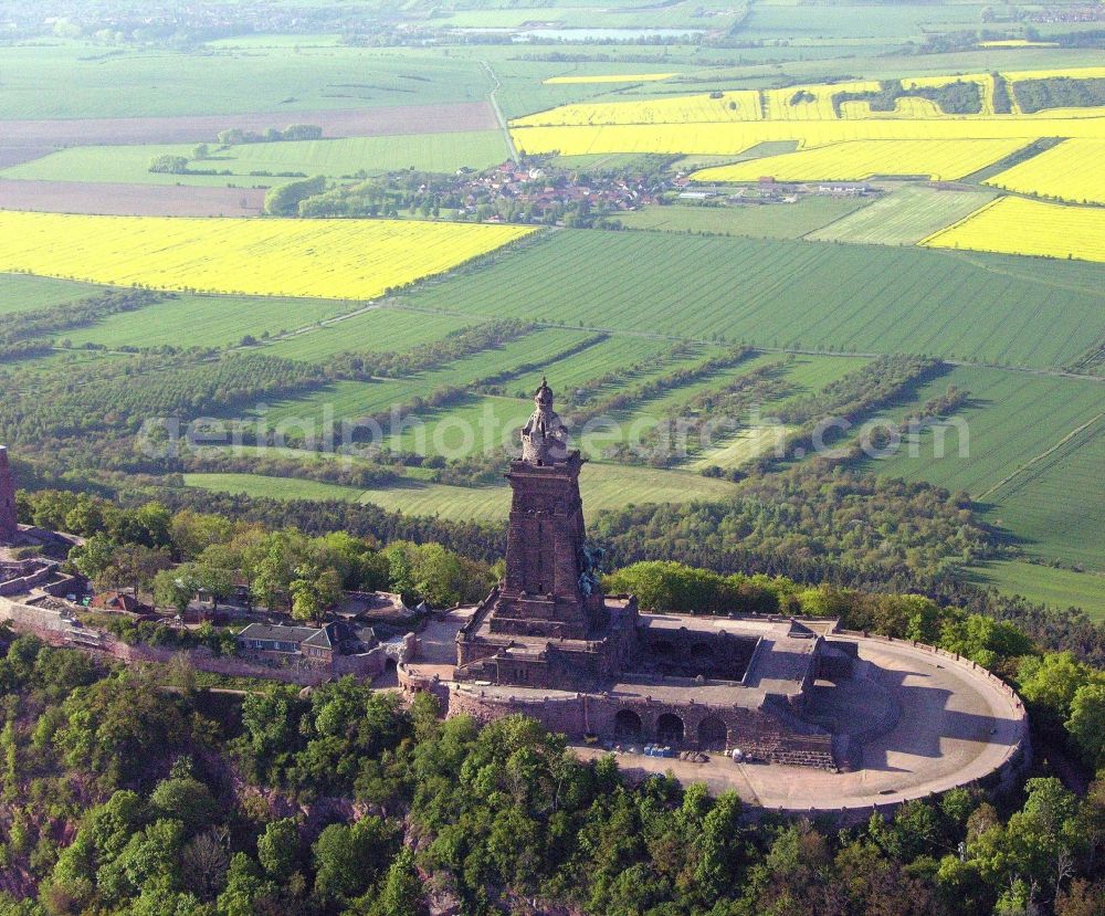 Aerial image Bad Frankenhausen - Blick auf die im 11. Jahrhundert errichteten Reichsburg Kyffhausen, einer der größten und stärksten mittelalterlichen Burganlagen Deutschlands mit 600 m Länge und 60 m Breite. Besonders beeindruckend jedoch ist das imposante, 81 m hohe Kyffhäuser-Denkmal (1890-1896) mit dem Reiterstandbild von Kaiser Wilhelm I. und der in Stein gehauenen Barbarossafigur. 247 Stufen führen hinauf in die Turmkuppel