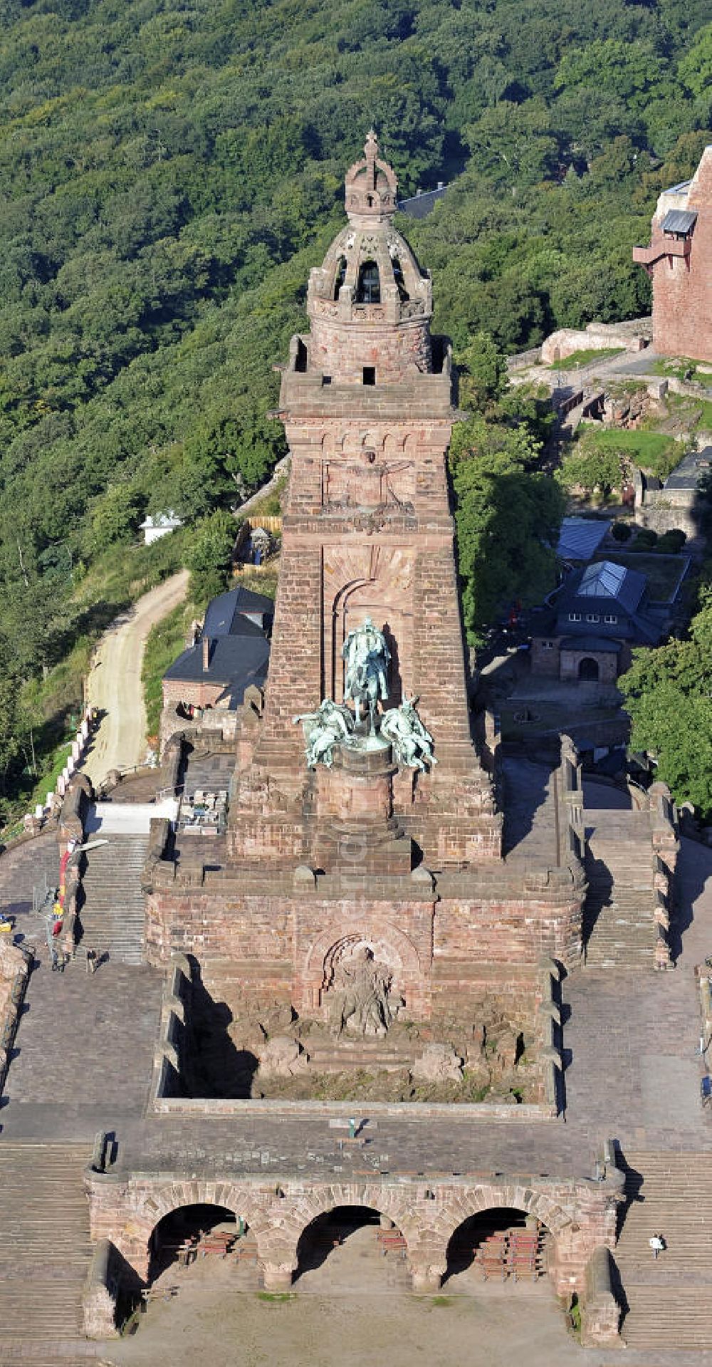 Aerial image Bad Frankenhausen - Blick auf das Kyffhäuserdenkmal in Bad Frankenhausen. Das Kyffhäuserdenkmal (auch Barbarossadenkmal oder Kaiser-Wilhelm-Denkmal) auf der Kuppe des Kyffhäuserberges wurde 1890 bis 1896 zu Ehren von Kaiser Wilhelm I. errichtet. Es ist das drittgrößte Denkmal Deutschlands. View of the Kyffhäuser monument in Bad Frankenhausen. The Kyffhäuser monument (also Barbarossa Monument or Kaiser-Wilhelm-monument) on the top of the Mount Kyffhäuser was built from 1890 to 1896 in honor of Kaiser Wilhelm I.. It is the third largest monument in Germany.