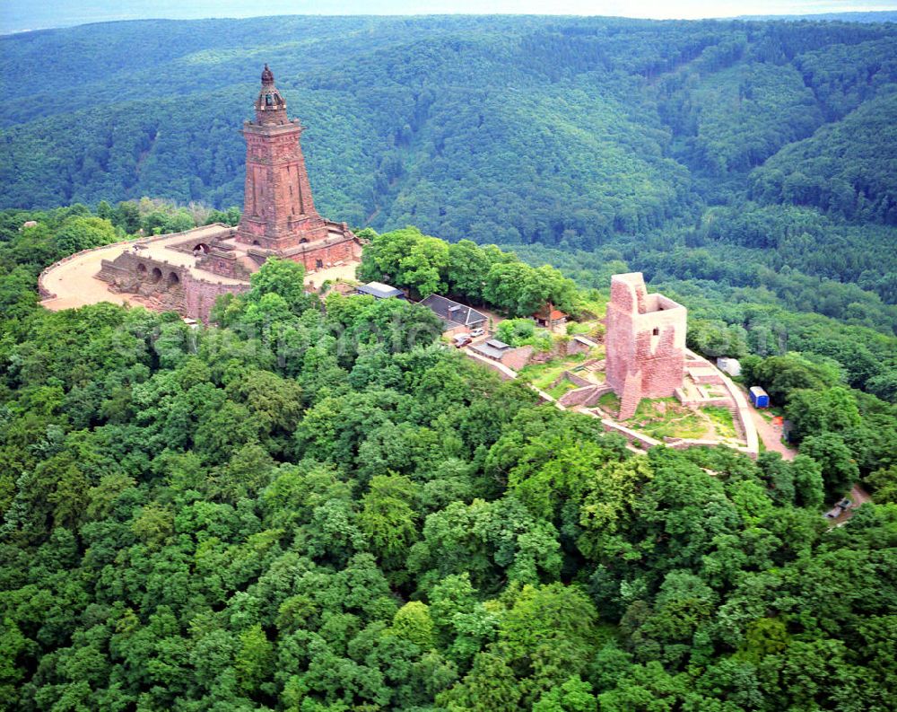 Steinthaleben from above - Blick auf das Kyffhäuserdenkmal in Bad Frankenhausen. Das Kyffhäuserdenkmal (auch Barbarossadenkmal oder Kaiser-Wilhelm-Denkmal) auf der Kuppe des Kyffhäuserberges wurde 1890 bis 1896 zu Ehren von Kaiser Wilhelm I. errichtet. Es ist das drittgrößte Denkmal Deutschlands. View of the Kyffhäuser monument in Bad Frankenhausen. The Kyffhäuser monument (also Barbarossa Monument or Kaiser-Wilhelm-monument) on the top of the Mount Kyffhäuser was built from 1890 to 1896 in honor of Kaiser Wilhelm I.. It is the third largest monument in Germany.