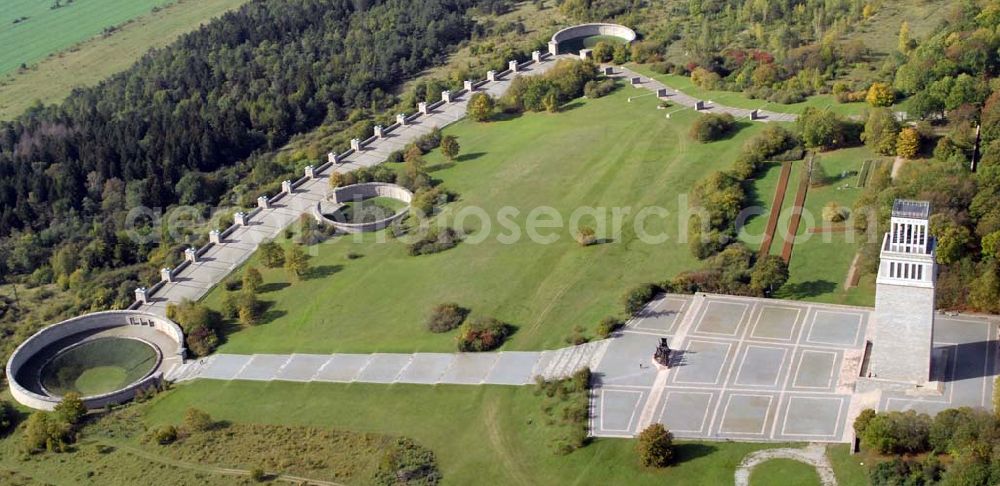 Aerial photograph Weimar - Blick auf den Etttersberger Friedhof des KZ Buchenwald. Im März/April 1945 ließ die SS hier ca. 3000 Tote verscharren. Drei der Grabtrichter wurden in Form von Ringgräbern zum Bestandteil des in den 50er Jahren gebauten Mahnmals. Der Turm der Freiheit ist dem Widerstandskampf im Lager gewidmet. Anschrift: Gedenkstätte Buchenwald, 99427 Weimar-Buchenwald; Tel. 03643/4300;