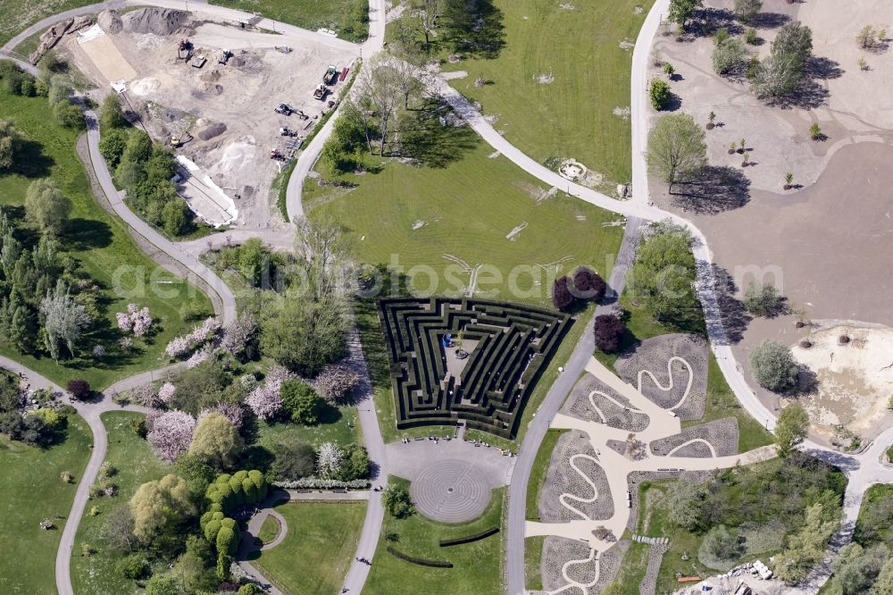 Aerial photograph Berlin - Labyrinth - maze in the Gaerten der Welt park on the premises of the IGA 2017 in the district of Marzahn-Hellersdorf in Berlin. The heart of the International garden exibition will be the Gaerten der Welt - area