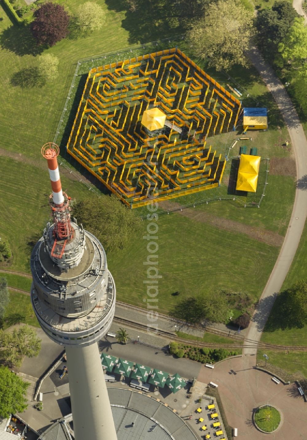 Aerial photograph Dortmund - Labyrinth at the TV tower in Westphalia Park / Florianturm Dortmund in the state North Rhine-Westphalia