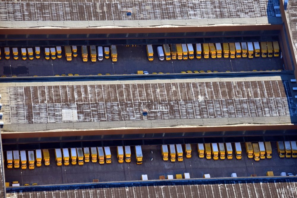 Aerial image Hamburg - Warehouse building complex and logistics center on the premises of DHL AG - Deutsche Post in the district Altona in Hamburg, Germany