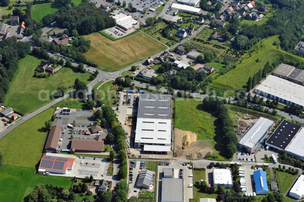 Bergkamen from the bird's eye view: Lager- und Produktionshalle an der Rünther Straße 120 in Bergkamen in Nordrhein-Westfalen / North Rhine-Westphalia. Ein Projekt der Unternehmensgruppe Markus Gerold. Mieter ist die Finnveden Bulten GmbH.