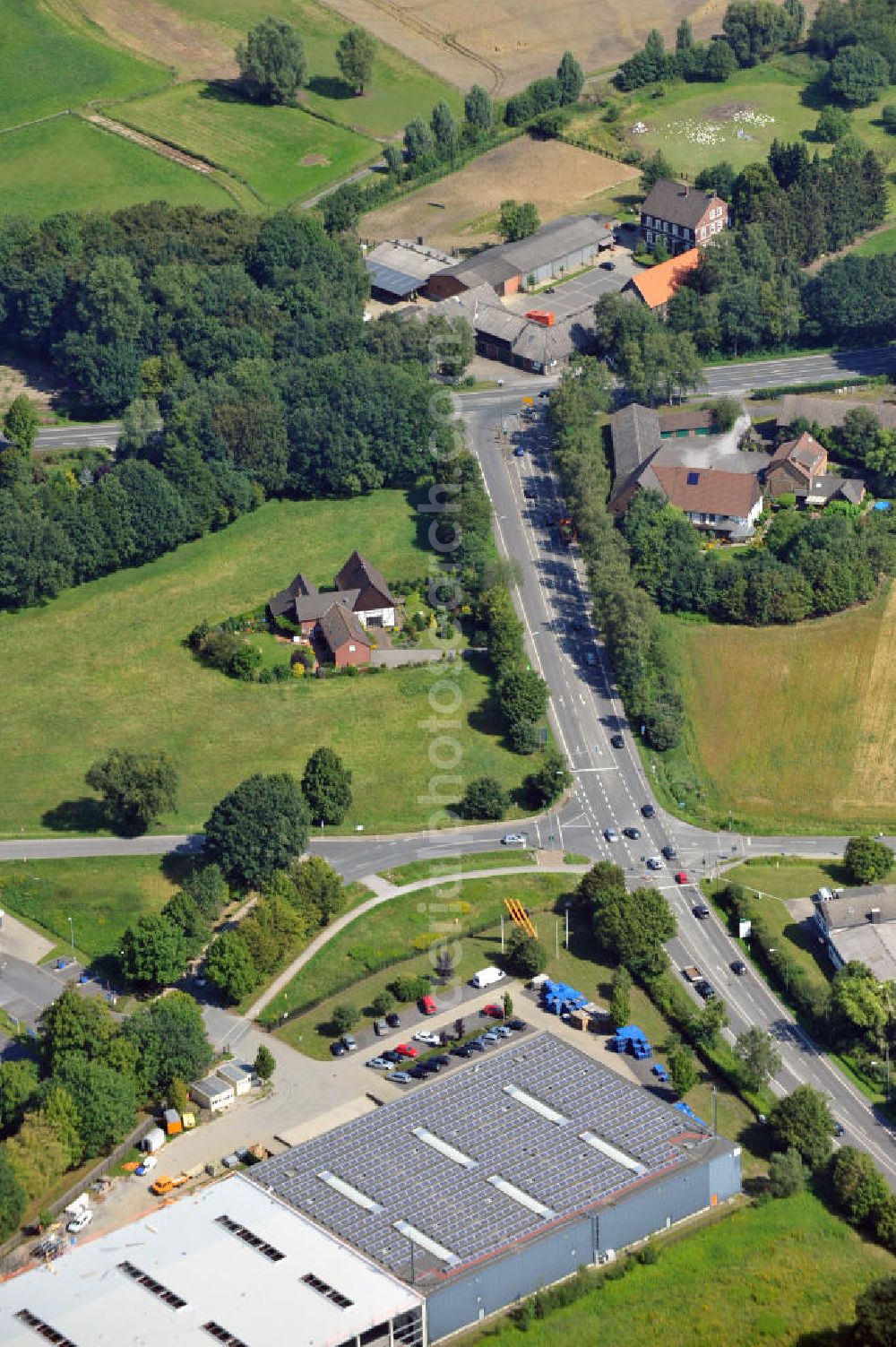 Aerial photograph Bergkamen - Lager- und Produktionshalle an der Rünther Straße 120 in Bergkamen in Nordrhein-Westfalen / North Rhine-Westphalia. Ein Projekt der Unternehmensgruppe Markus Gerold. Mieter ist die Finnveden Bulten GmbH.