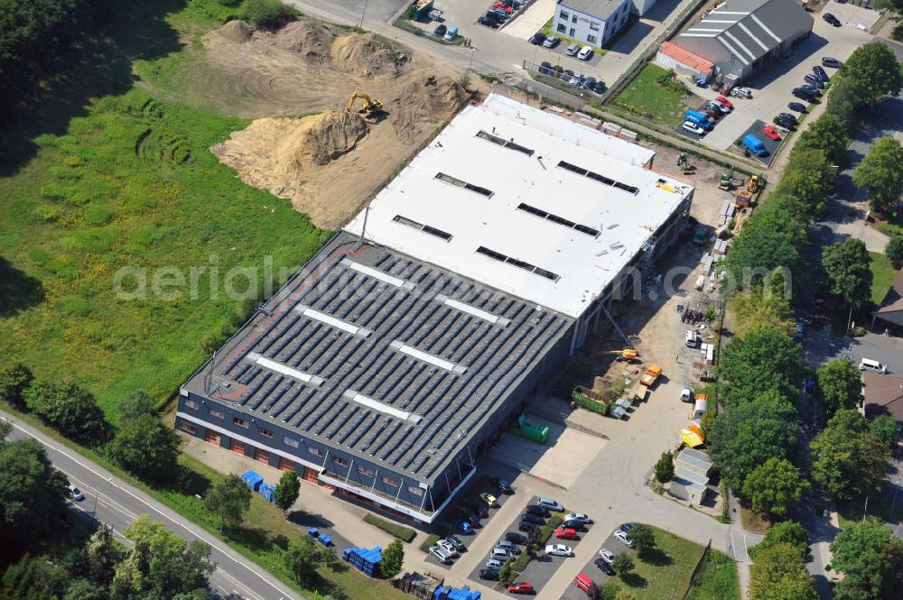 Aerial photograph Bergkamen - Lager- und Produktionshalle an der Rünther Straße 120 in Bergkamen in Nordrhein-Westfalen / North Rhine-Westphalia. Ein Projekt der Unternehmensgruppe Markus Gerold. Mieter ist die Finnveden Bulten GmbH.