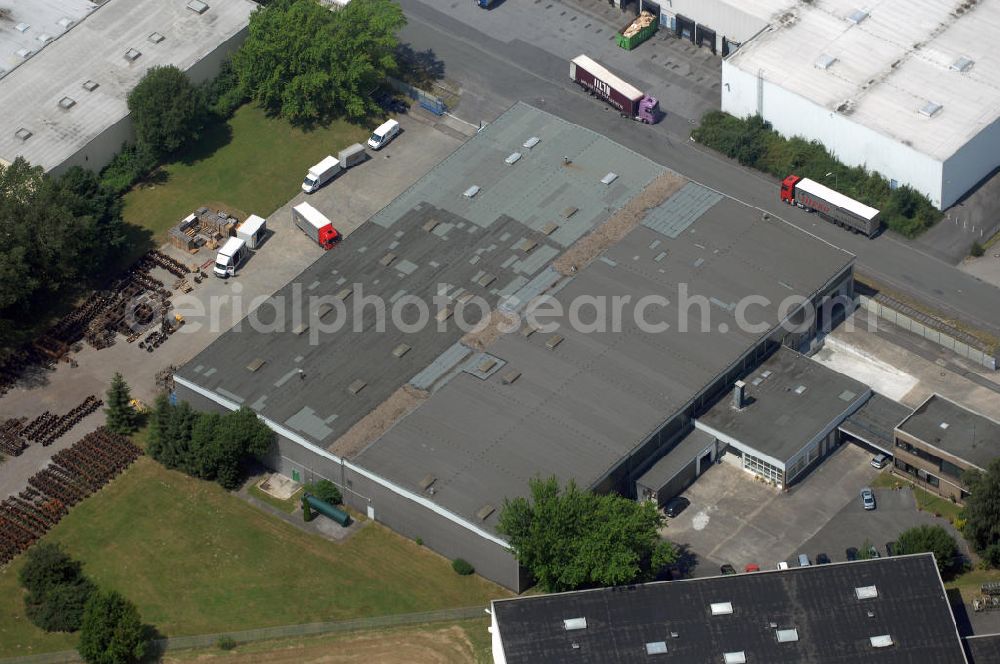 Aerial photograph Bönen - Lager- und Produktionshalle mit Bürogebäude im Industriegebiet. Der Komplex besteht auf 2 Lager- Produktionshallen mit jeweils ca. 2.500 m² Nutzfläche, Bürotrackt mit ca. 600 m² Nutzfläche, Sozialräume und Garagen. Adresse: Rudolf-Diesel-Str. 10, 59199 Bönen; Vermietung / Verwaltung: Unternehmensgruppe Markus Gerold, An der Vaerstbrücke 1, 59425 Unna, Tel. +49(0)2303 25036-26, Fax +49(0)2303 25036-27, E-Mail: info@markus-gerold.de