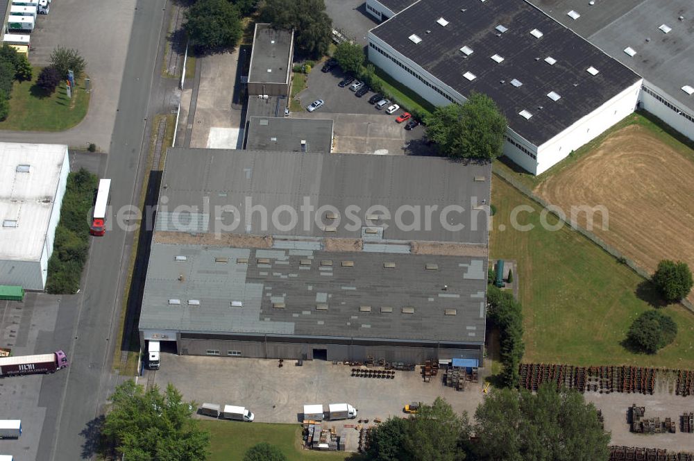 Bönen from above - Lager- und Produktionshalle mit Bürogebäude im Industriegebiet. Der Komplex besteht auf 2 Lager- Produktionshallen mit jeweils ca. 2.500 m² Nutzfläche, Bürotrackt mit ca. 600 m² Nutzfläche, Sozialräume und Garagen. Adresse: Rudolf-Diesel-Str. 10, 59199 Bönen; Vermietung / Verwaltung: Unternehmensgruppe Markus Gerold, An der Vaerstbrücke 1, 59425 Unna, Tel. +49(0)2303 25036-26, Fax +49(0)2303 25036-27, E-Mail: info@markus-gerold.de