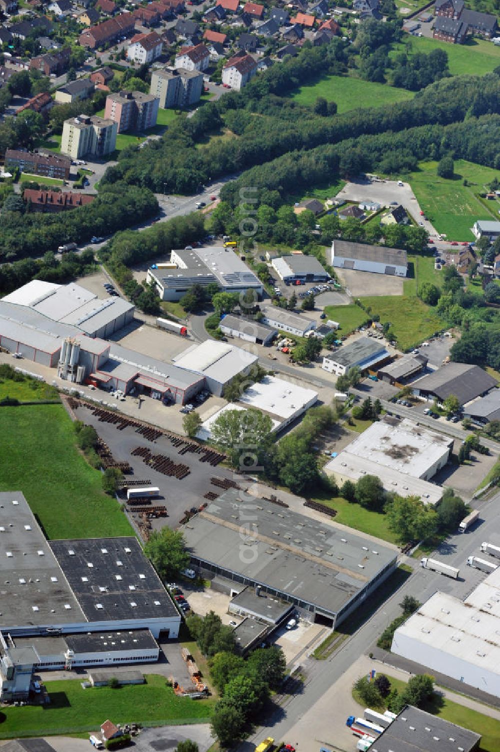 Aerial photograph Bönen - Produktionshalle und Lagerhalle mit Büroräumen an der Rudolf-Diesel-Straße 10 in Bönen in Nordrhein-Westfalen / North Rhine-Westphalia. Ein Projekt der Unternehmensgruppe Markus Gerold. Mieter ist die ETS Ersatz-Teile Schienenfahrzeuge GmbH.