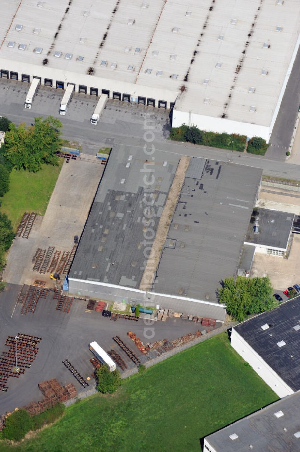 Aerial photograph Bönen - Produktionshalle und Lagerhalle mit Büroräumen an der Rudolf-Diesel-Straße 10 in Bönen in Nordrhein-Westfalen / North Rhine-Westphalia. Ein Projekt der Unternehmensgruppe Markus Gerold. Mieter ist die ETS Ersatz-Teile Schienenfahrzeuge GmbH.