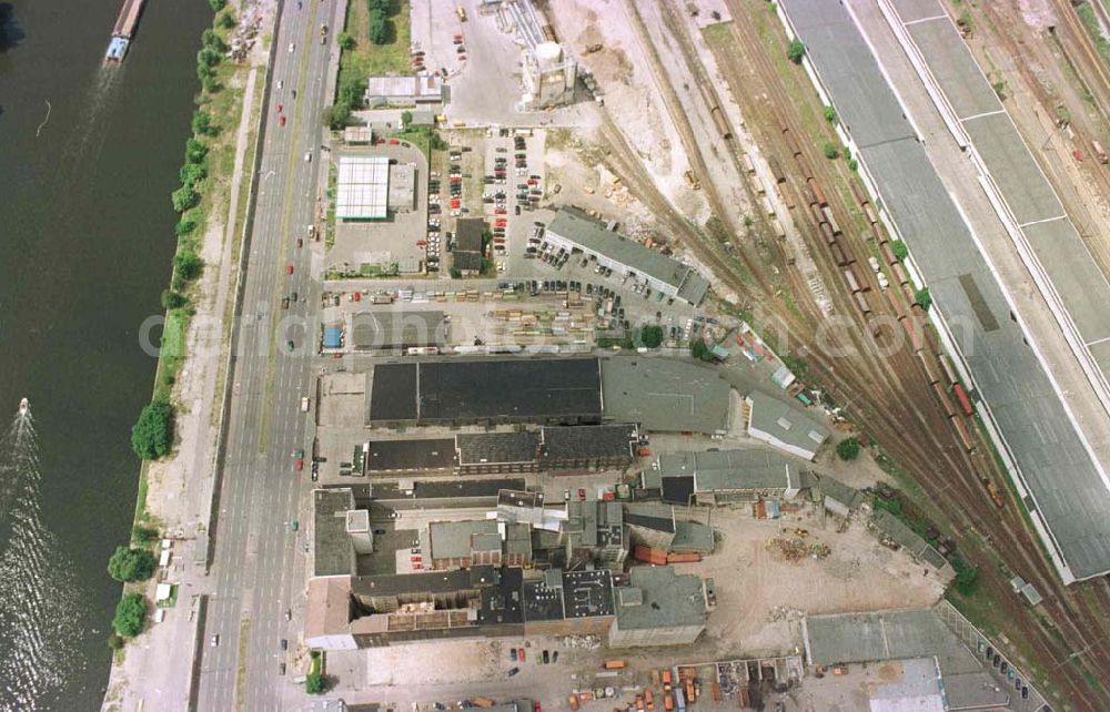 Berlin - Friedrichshain from the bird's eye view: Lagerbereich an der Oberbaumbrücke